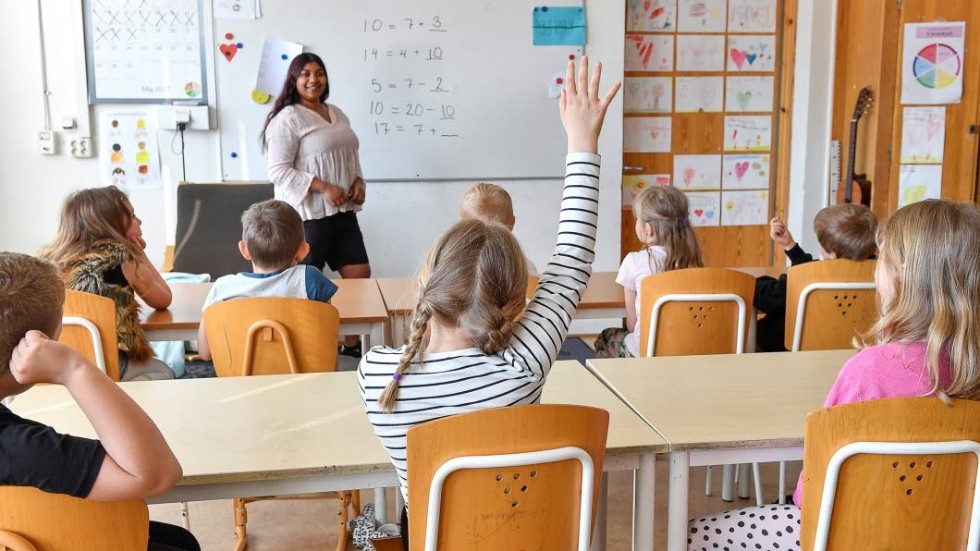 Högre lärartäthet och mindre sjukskrivningar bland lärarna ger Vimmerby kommun en skjuts uppåt i årets rankning över "Bästa skolkommun".