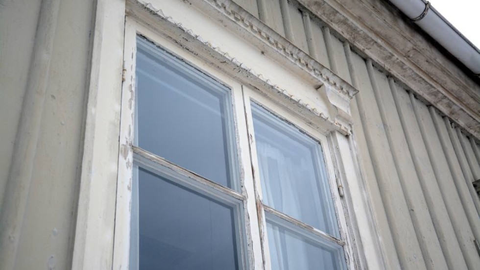 Under 2019 ska inte bara fasaden målas om utan även fönstren ska renoveras.
