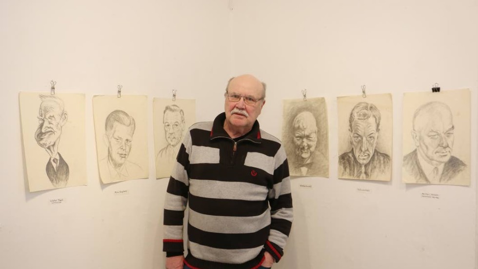 Konstnären Steve Balk har lånat ihop ett stort antal teckningar för att skapa en utställning med karikatyrtecknaren Rune Perssons bilder.