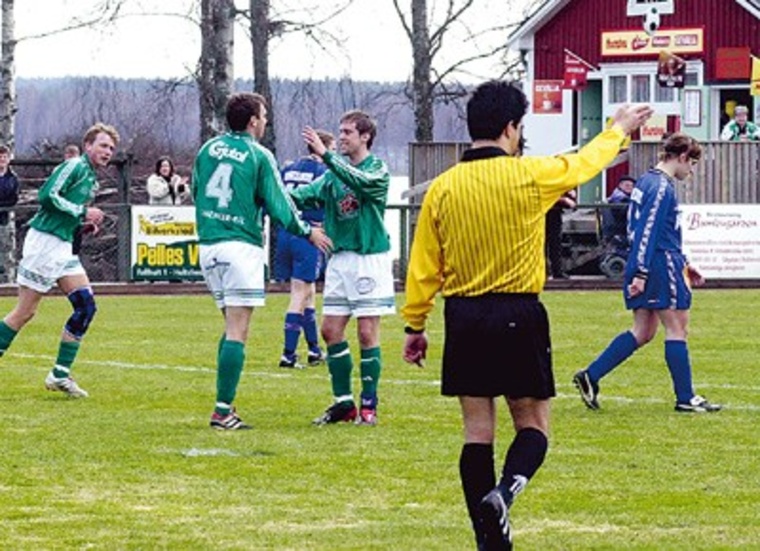 Måljubel i Hultsfred efter att Johan Nilsson satt 1-0 på straff i seriepremiären hemma mot Aneby.