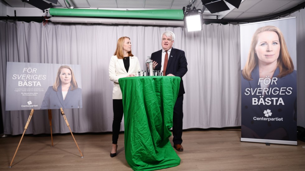 Centerpartiets partiledare Annie Lööf och partisekreterare Michael Arthursson presenterar partiets nya valkoncept på en pressträff i Gamla Stan.
