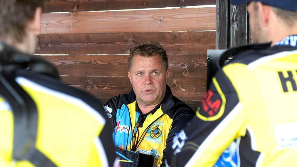 Västerviks lagledare Morgan Andersson var inte riktigt nöjd med domarens insats.