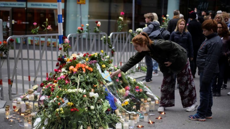 Stockholm. Offren för terrorattacken på Drottninggatan hedras.