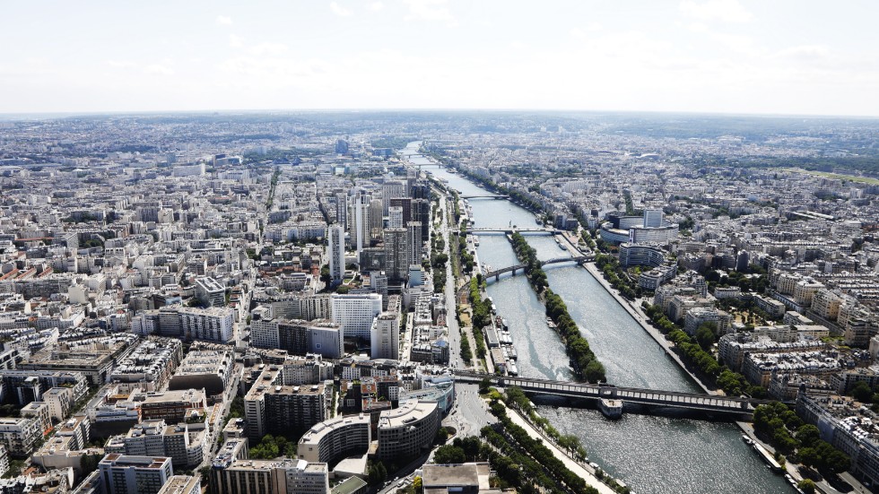 Det uppförs så många nya byggnader i världen att det motsvarar ett nytt Paris var femte dag, något som ger stora avtryck på klimat och natur. Här syns en vy över Paris från Eiffeltornet. Arkivbild.