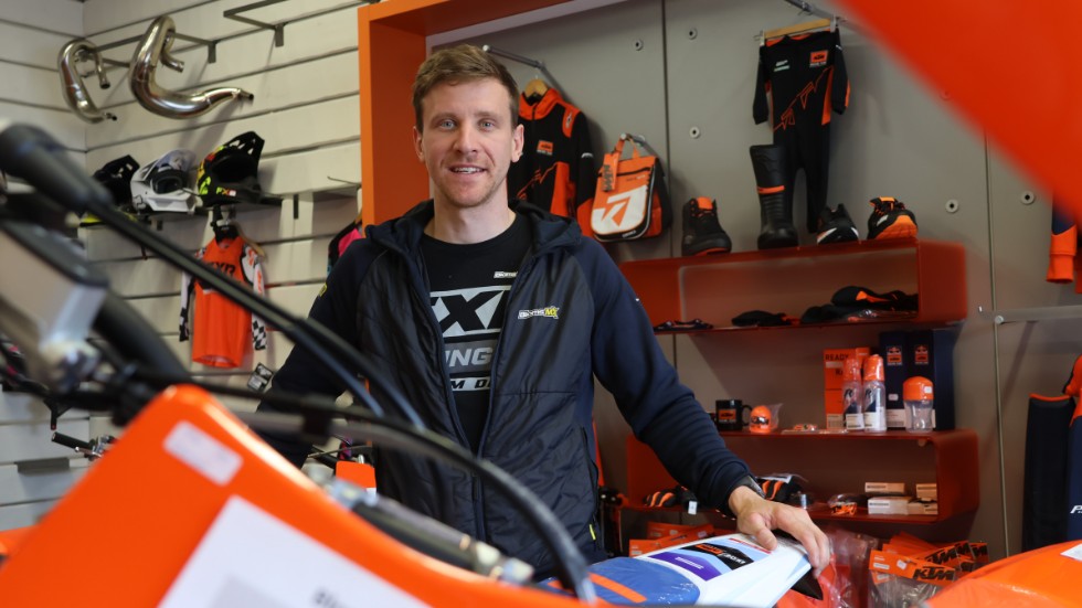 Filip Bengtsson har en ny SM-titel i motocross på gaffeln och ska köra lag-VM för Sverige i oktober.