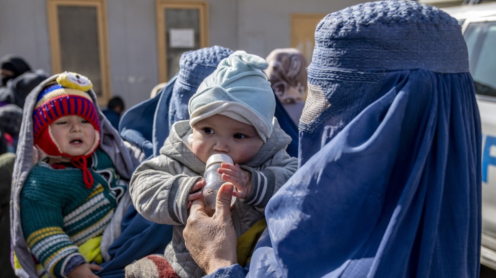 Afghanistan är ett av de länder där läget är extra kritiskt, enligt WFP:s operative chef Carl Skau."Det svåraste är att möta alla de hjälpbehövande vi inte kan hjälpa när vi nu måste skära i stödet", säger han.