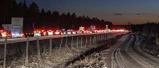 Totalstopp i trafiken efter olycka på E4 utanför Luleå