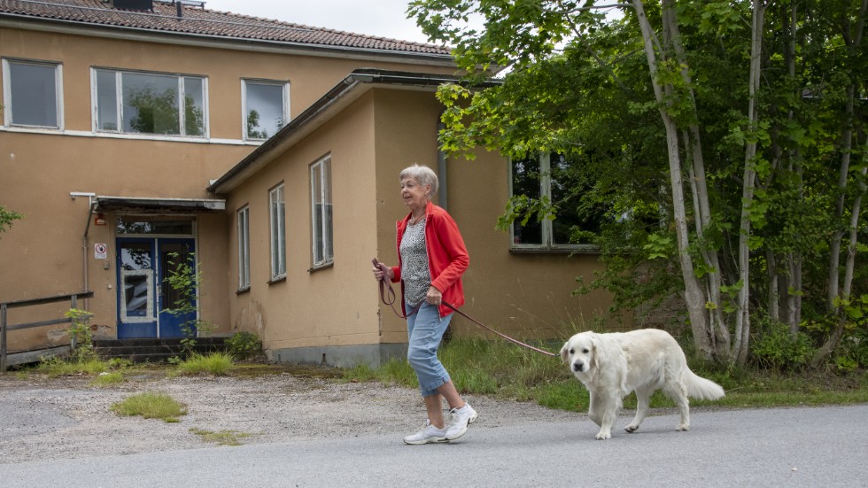 Margareta Nyrén på Apoteksvägen bor 50 meter från Kastanjen och passerar dagligen när hon går ut med hunden Smilla.