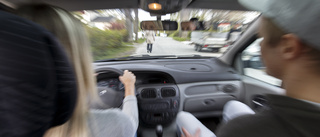 Från farliga bilister till farligt dyrt att ta körkort