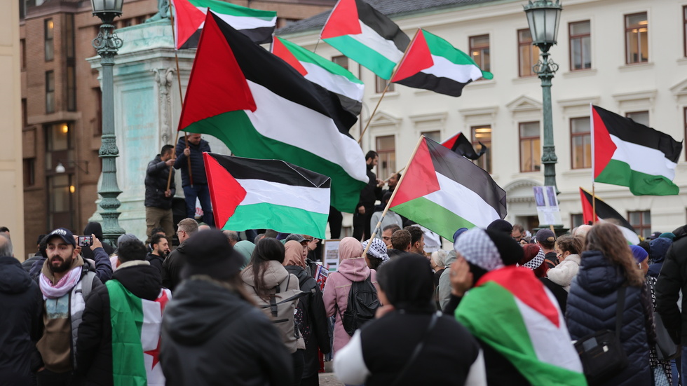 Skribenten tycker att Sverige ska ompröva sin ställning till Palestina.