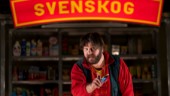 Komiska "Bygdens söner" – en dyster historia om Sveriges framtid