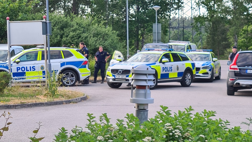 Man Misstänks För Grova Brott Greps Av Polis Med Draget Vapen