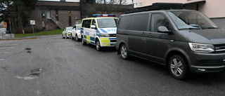 Flera poliser på plats i Hageby på eftermiddagen