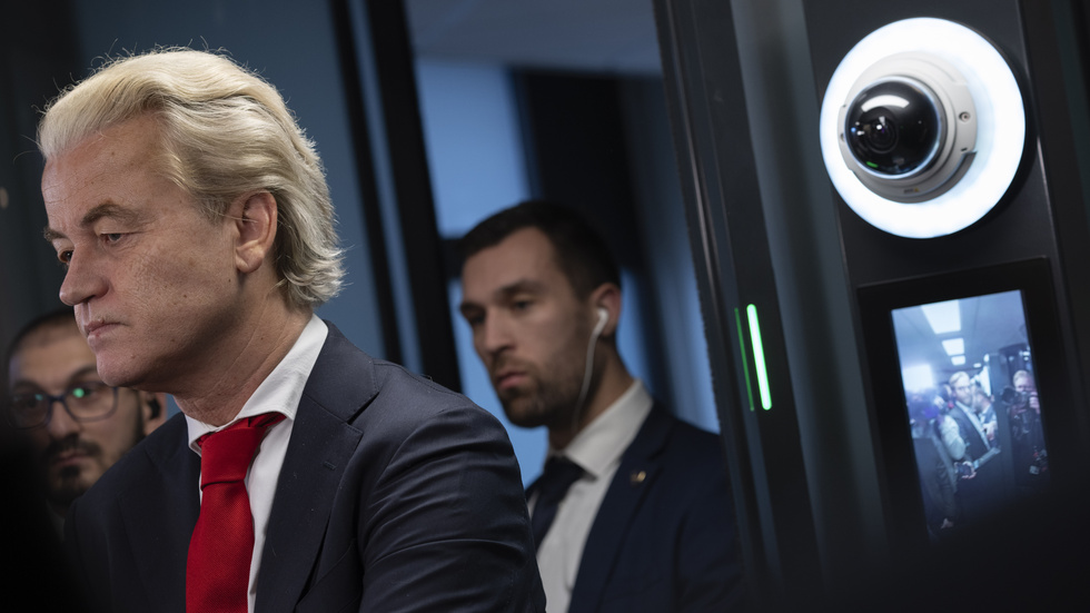 Nederländska PVV:s partiledare Geert Wilders på väg ut från ett möte med talman Vera Bergkamp i fredags. Arkivfoto.