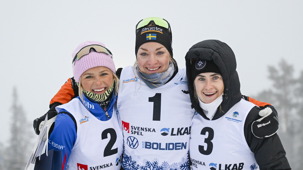 Moa Ilar, i mitten, besegrade både Frida Karlsson och Ebba Andersson i Gällivare.