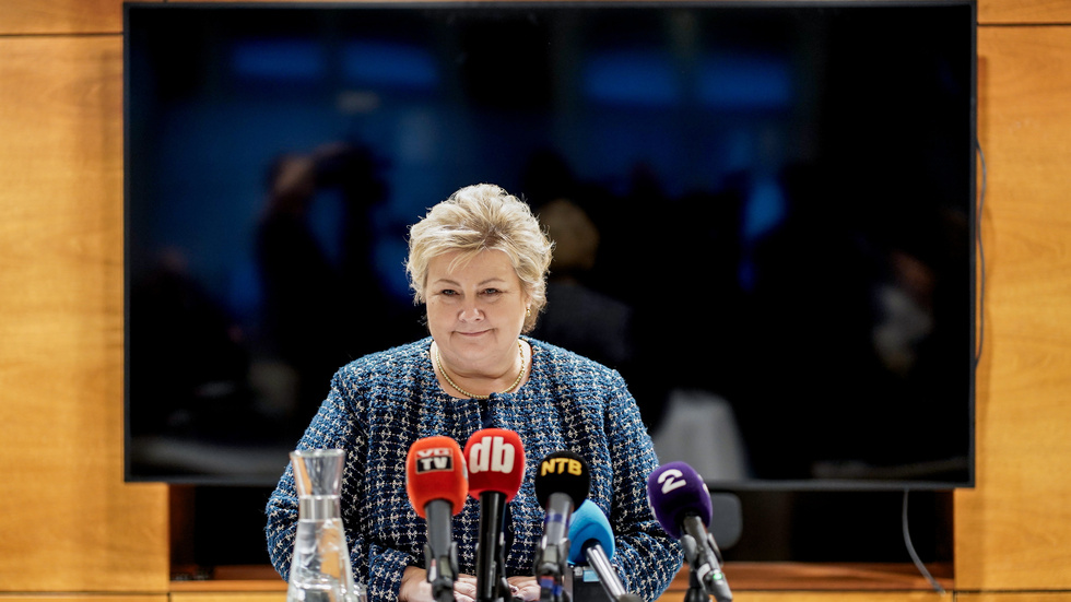 Erna Solberg under en pressträff på fredagen.