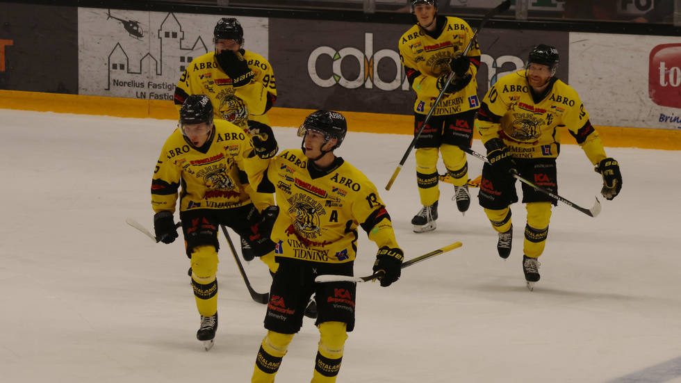Anton Carlsson jublar över sitt förlösande 3-1 mot Tranås.