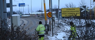 Långa bilköer i Linköping när järnvägsbommarna fastnade