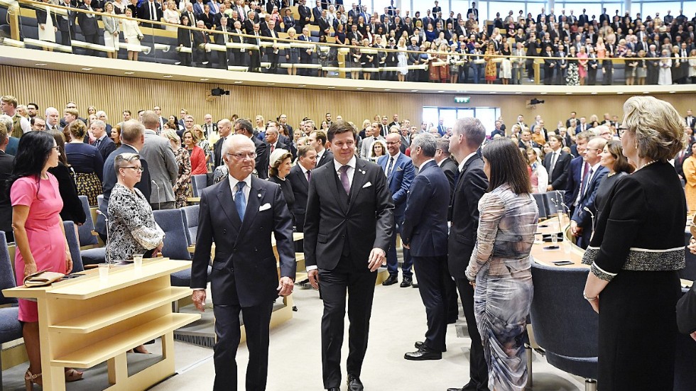 Kung Carl XVI Gustaf och riksdagens talman Andreas Norlén i riksdagshuset.