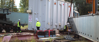 200 ton tung transformator på väg - kom med specialbyggd järnvägsvagn
