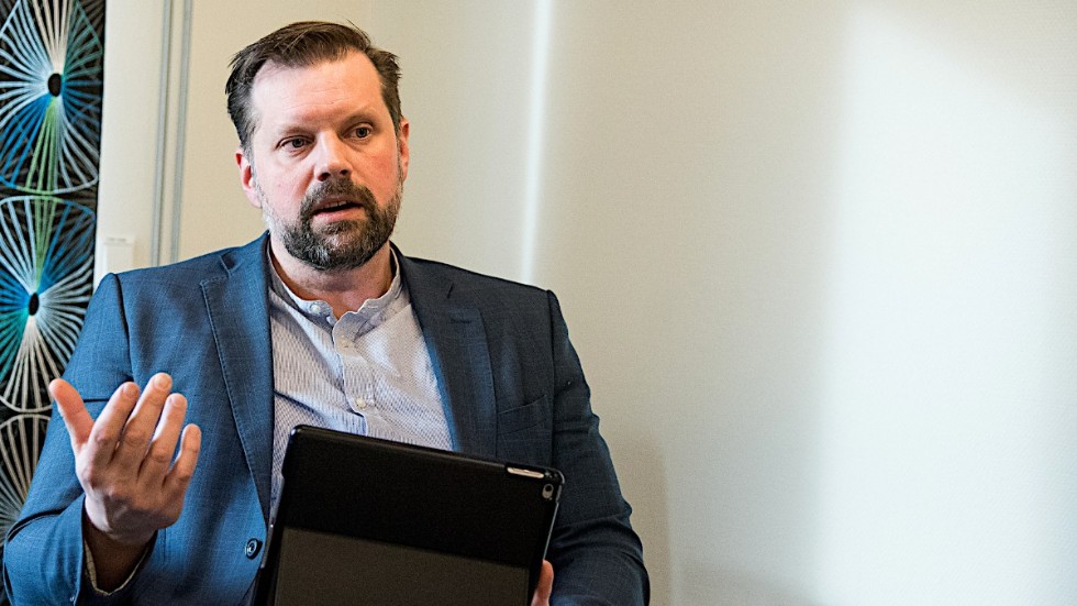 Förvaltningschefen Ola Karlsson var inte beredd på ett nytt avtal innan hösten.