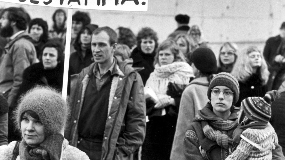 Så här såg det ut vid en demonstration i Stockholm på Internationella kvinnodagen 1974.