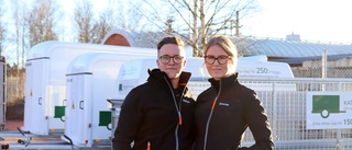 Emma, 19, och Mattias, 23, har startat nytt släpvagnsföretag i Katrineholm