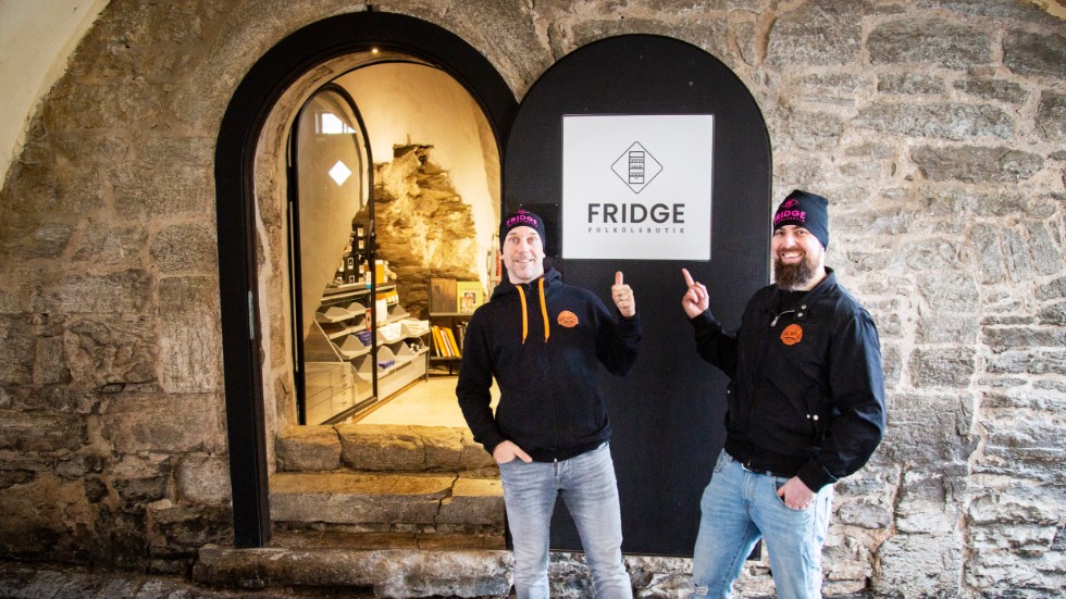 Christian Skyving och Rob Bough öppnar sin nya folkölsbutik i lokalen på Klosterbrunnsgatan i Visby innerstad.