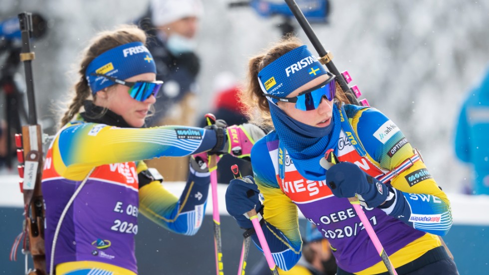 Systrarna Elvira och Hanna Öberg kör tredje respektive fjärde sträckan för Sverige i stafetten som innebär en ny chans till medalj.