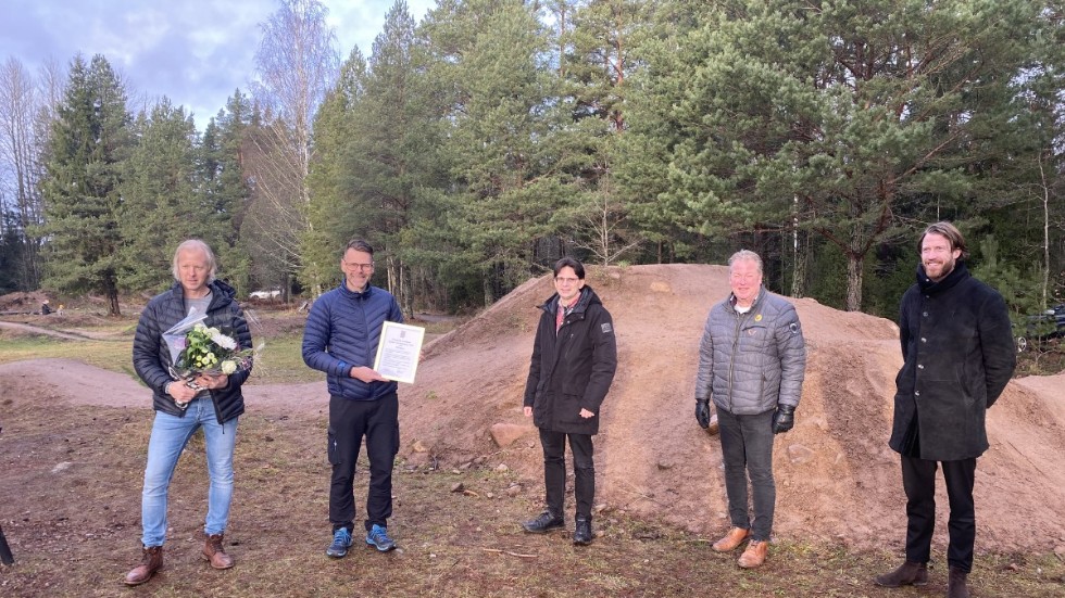 CK Wimers Jörgen Thörn och Peter Tunek tog emot priset av kommunens Ola Gustafsson, Thomas Swärd och Anton Palmér.