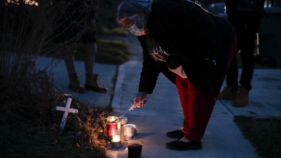 Ohiobor tänder ljus för den dödade och demonstrerar mot polisvåld mot svarta.