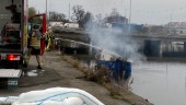 Båt förstördes i brand i hamnen