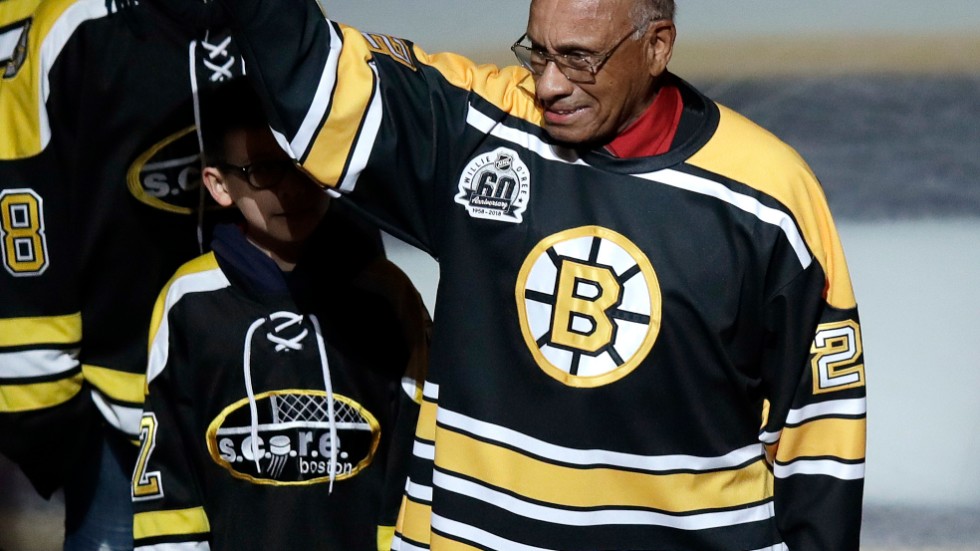 Willie O'Ree i Boston Bruins tröja. Arkivbild.