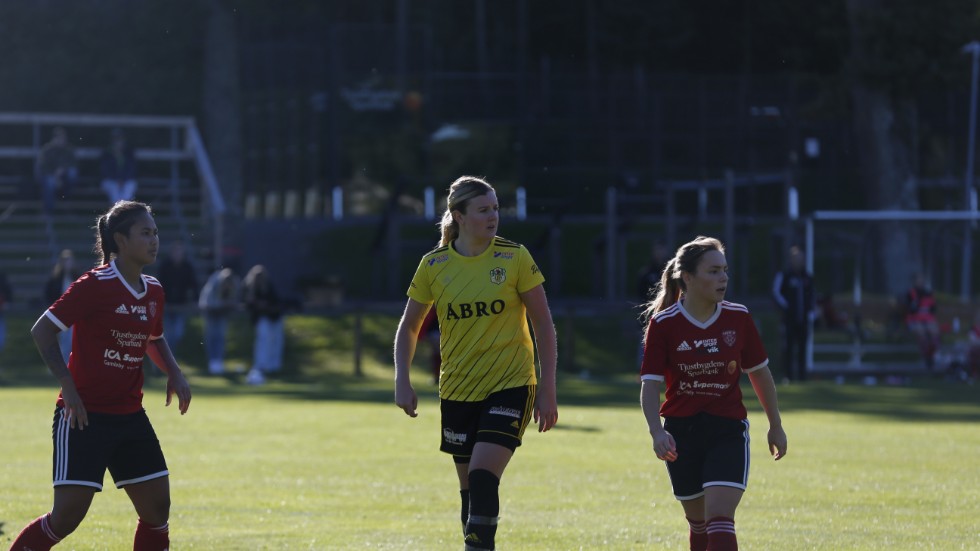 Nathalie Johansson gjorde båda målen för Vimmerby, men fick de fick se sig besegrat av Malin Engströms Tjust med 4-2.