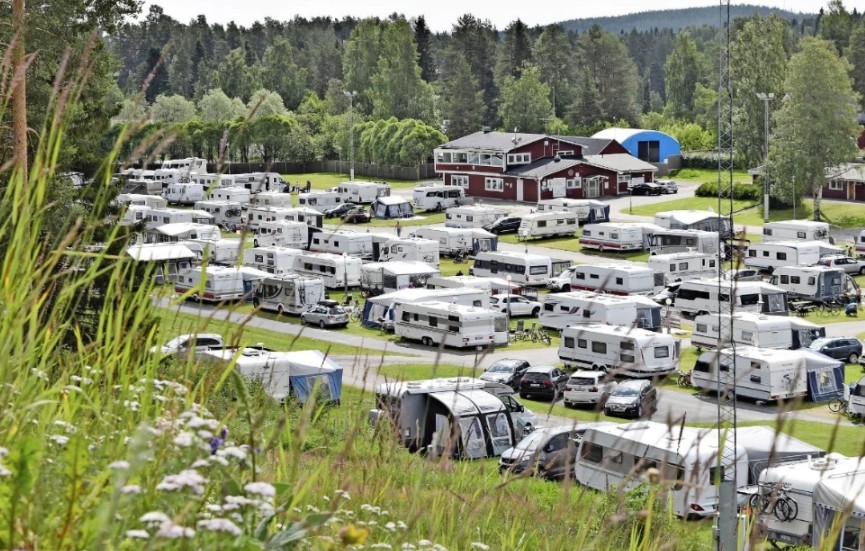 Skellefteå Camping har med åren blivit en politisk surdeg dragen i långbänk. Frågan är varför kommunen ska äga campingplatser?