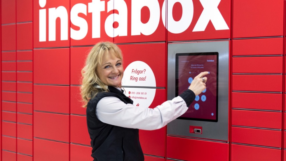 "Fördelen är ju att man nu kan göra ännu fler saker i samma område och via samma parkering: gå på Apoteket och Systembolaget, hämta ut paket och handla mat. Jag tycker att det är toppen", säger Erica Säthergren, chef för kassa och förbutik samt stf. personalchef.