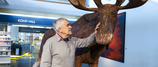 Träkonstnären Gunnar Hansson, 83, aktuell med ny utställning: "Den där lilla räven, den släpper jag inte"