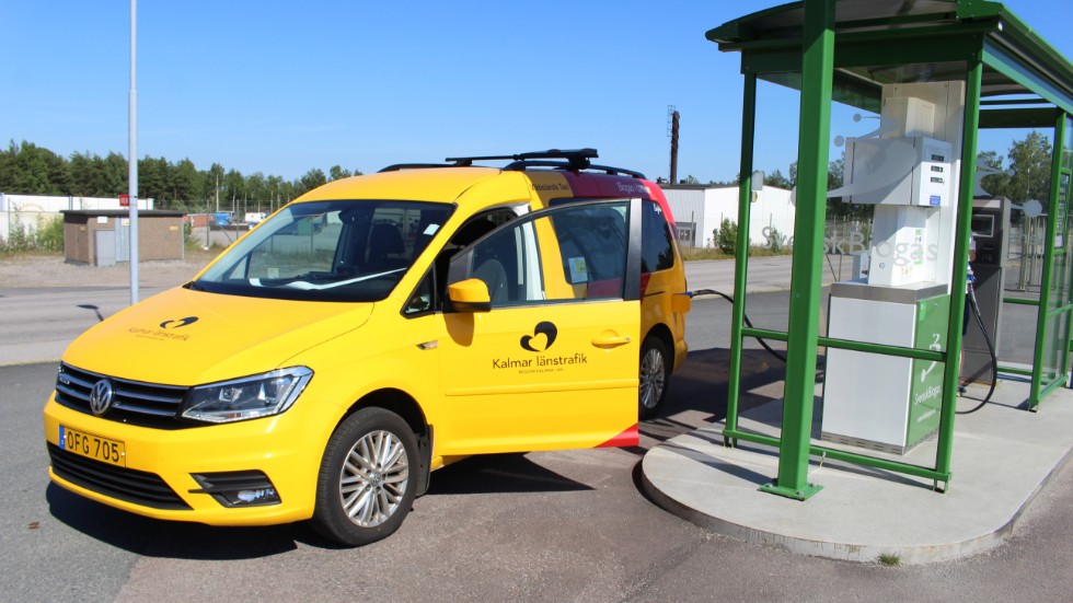 En av KLT:s entreprenörer är uttagen i den taxistrejk som Transportarbetareförbundet varslat om. Om strejken bryter ut i början av september kommer 15-20 fordon att stå stilla de aktuella dagarna i norra Kalmar län, enligt KLT.