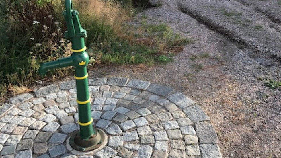Vid Olrogs Pump tar det stopp för den som vill gå längs Nyköpingsån, skriver Bosse Tolander.