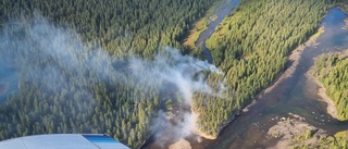 Skogsbrand i svåråtkomligt område i Arjeplog – "Vi kan behöva ta oss dit med båt"