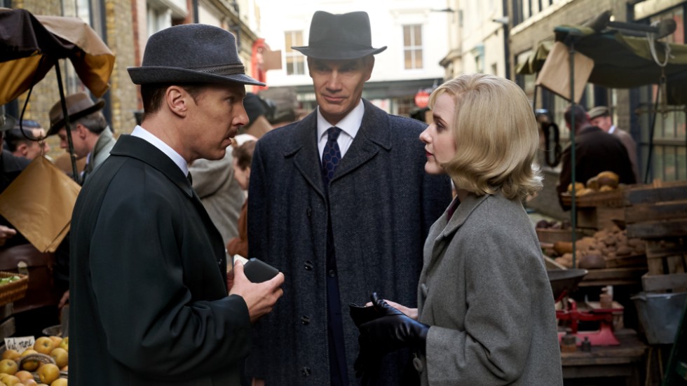 
Benedict Cumberbatch, Merab Ninidze och 
Rachel Brosnahan har hemligt möte i "The courier".