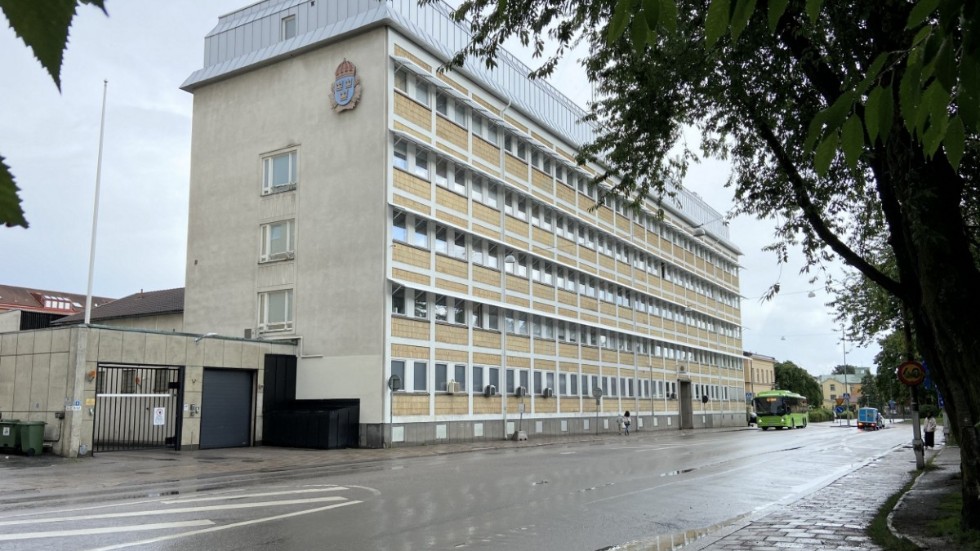 I Nyköping är häktet byggt ovanpå polishuset. Med det klientel som finns i Eskilstuna borde det finnas ett häkte med 50 - 60 platser, skriver Jan Malmkvist.