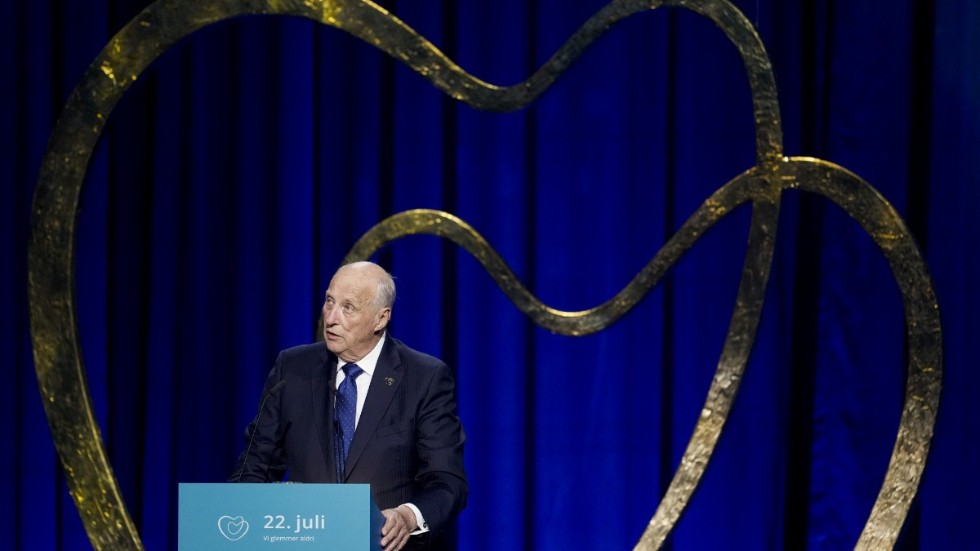 Norges kung Harald höll tal under det minnesarrangemang som på torsdagskvällen anordnades på konsertarenan Oslo Spektrum – tio år efter terrorangreppet den 22 juli 2011.