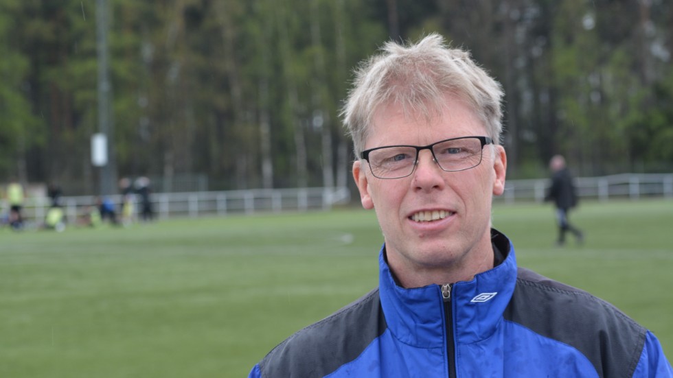 Slutdömt. Efter 25 år i fotbollens tjänst som domare är det nu över för Mats Jonsson. 