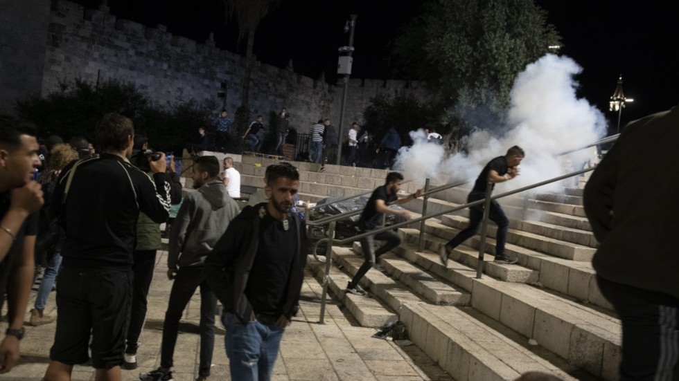 Distraktionsgranater briserar i närheten av Damaskusporten i Gamla Jerusalem.