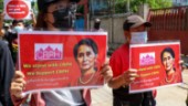 Blomsterprotest för störtad ledare i Myanmar