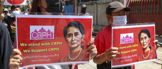 Blomsterprotest för störtad ledare i Myanmar