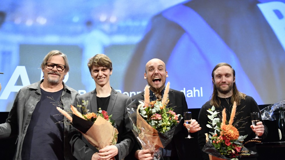 Producenten Piodor Gustafsson, skådespelaren Erik Enge, regissören Ronnie Sandahl, och författaren Martin Bengtsson jublar över att "Tigrar" har valts ut till Sveriges Oscarsbidrag.