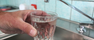 Klartecken för dricksvattnet- nödtankar körs bort