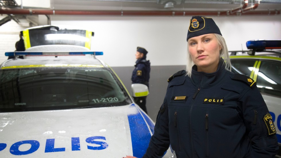 "Man behöver inte själv veta om det man varit med om är ett brott, det vet vi. Kontakta oss och låt polisen bedöma om det ska utredas eller inte", säger områdespolisen Emma Svensson.